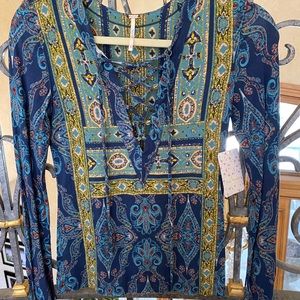 NWT FREE PEOPLE TOP XS **MUST HAVE**